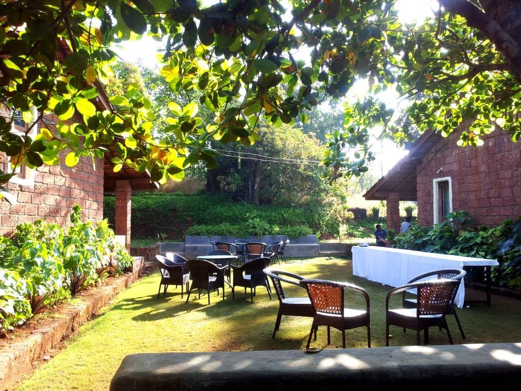 Cherilyn Monta Resort - Ratnagiri Vatul Esterno foto